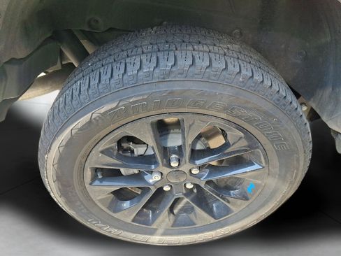 Used 2023 Jeep Wrangler Unlimited Sahara AWD/4WD image 9