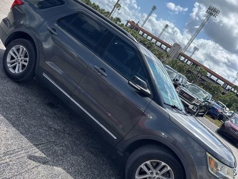 Used 2017 Ford Explorer XLT w/ Equipment Group 201A FWD image 3