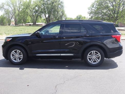 Used 2021 Ford Explorer XLT w/ Equipment Group 202A AWD/4WD image 9