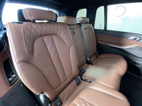 New 2026 BMW X7 M60i image 32