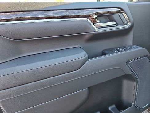 New 2026 GMC Sierra 1500 Elevation image 9