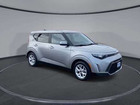 Used 2024 Kia Soul LX w/ Option Group 015 image 2