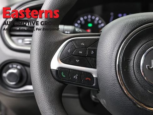 Used 2023 Jeep Renegade Latitude AWD/4WD image 14