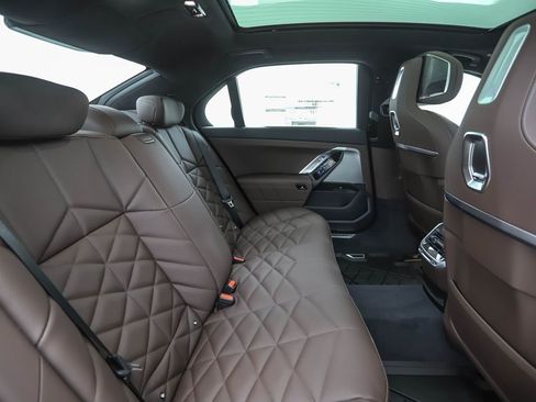 New 2026 BMW 740i xDrive w/ Premium Package image 28