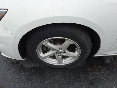 Used 2018 Chevrolet Malibu LS image 9