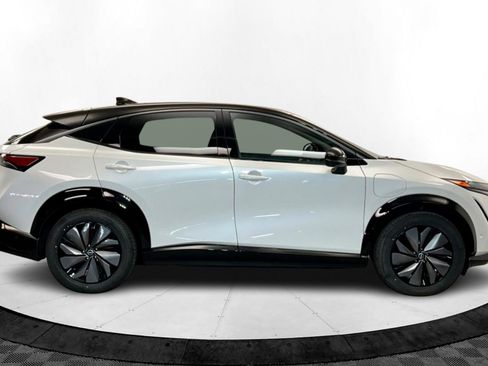 New 2025 Nissan Ariya Platinum image 6