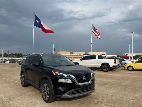 Used 2023 Nissan Rogue SV w/ SV Premium B Package FWD image 2