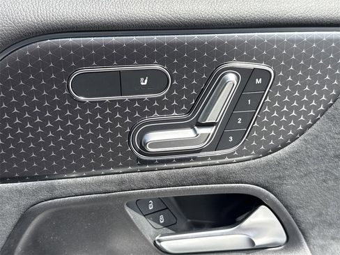 Certified 2025 Mercedes-Benz GLB 35 AMG 4MATIC image 20