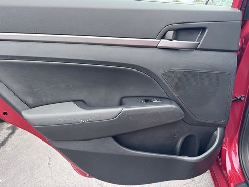 Used 2017 Hyundai Elantra Limited w/ Limited Tech Package 04 image 33