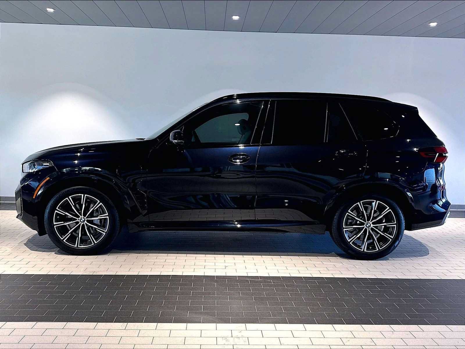 Used 2026 BMW X5 xDrive50e w/ M Sport Package AWD/4WD image 2