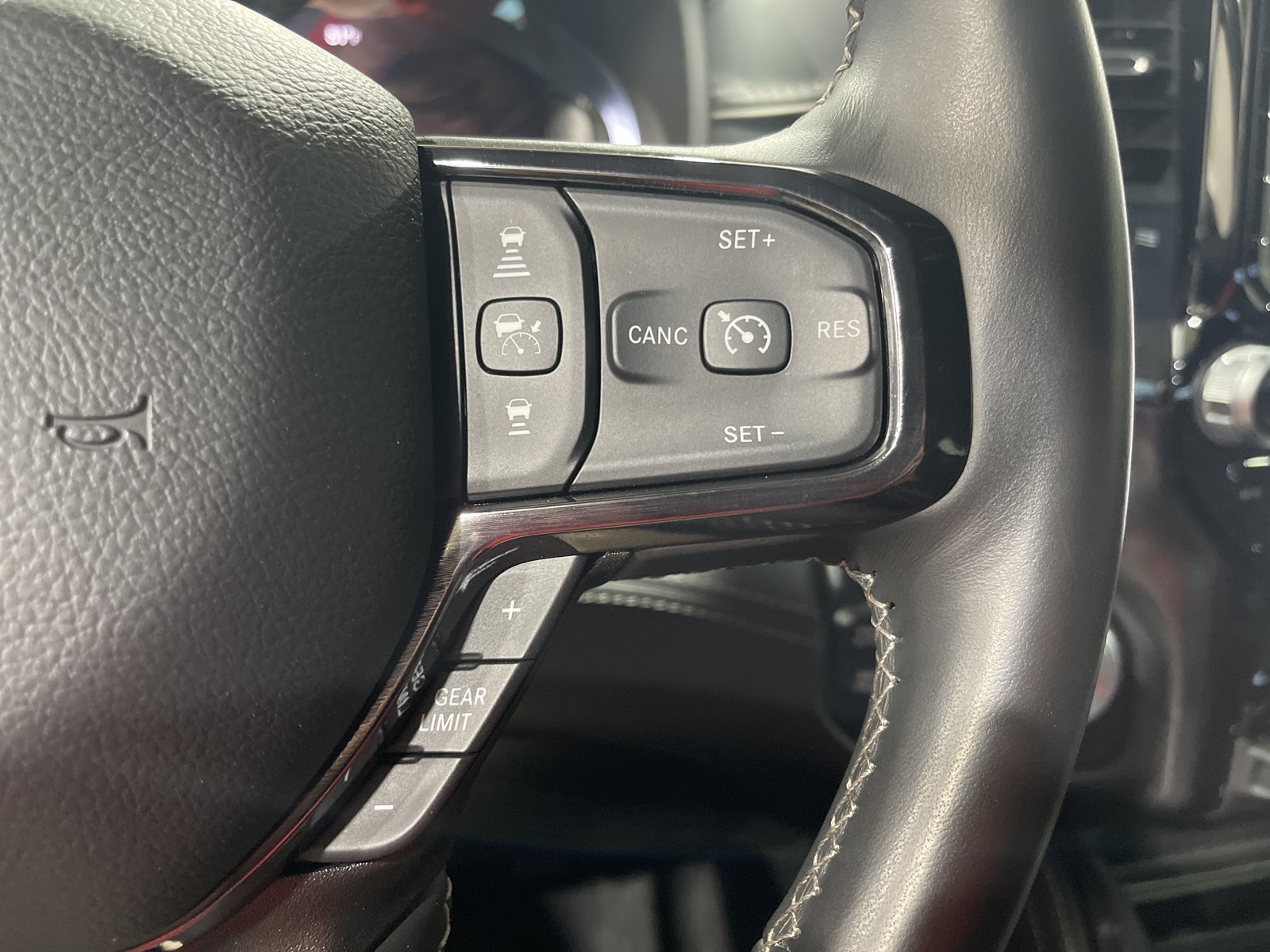 Used 2023 RAM 1500 Limited AWD/4WD image 30