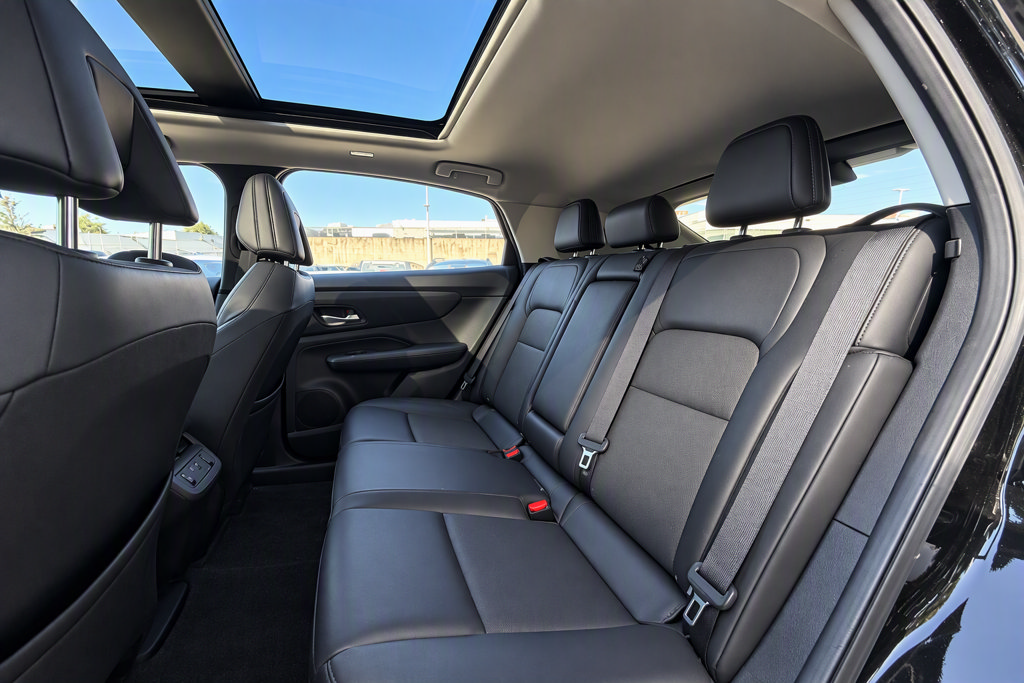 Used 2023 Nissan Ariya AWD image 4