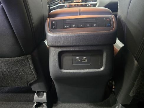 Used 2025 Nissan Pathfinder SL image 24