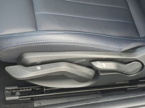 Used 2025 MINI Cooper 2-Door Hardtop image 17