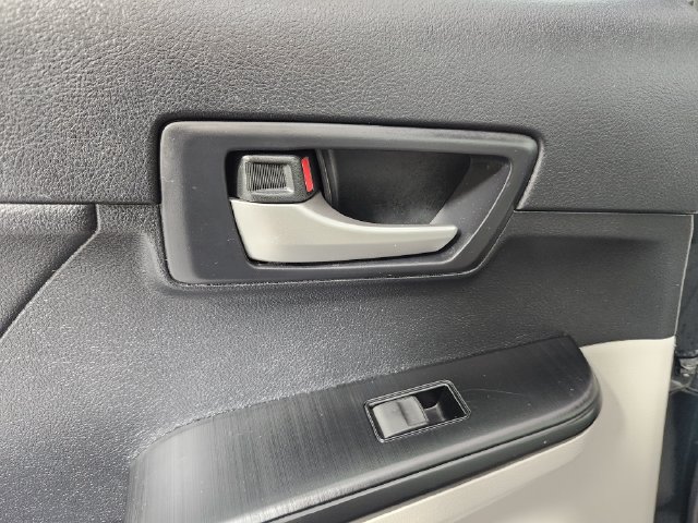 Used 2014 Toyota Camry LE w/ Fleet Convenience Package FWD image 16