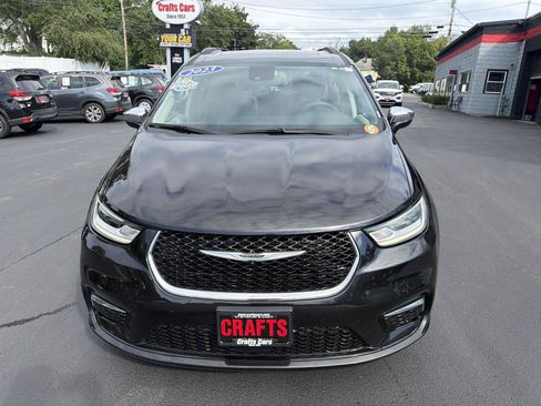 Used 2023 Chrysler Pacifica Limited FWD image 8