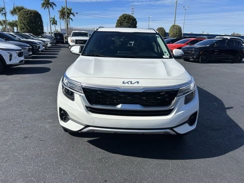 Used 2023 Kia Seltos EX image 2