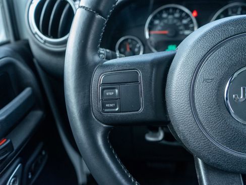 Used 2015 Jeep Wrangler Sahara image 19