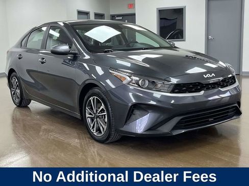 Used 2023 Kia Forte LXS FWD image 3