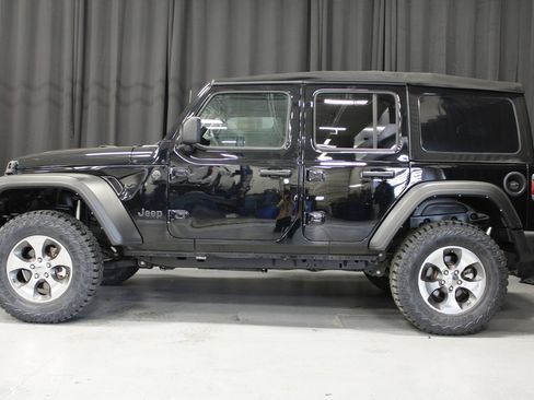 Used 2022 Jeep Wrangler Unlimited Sport AWD/4WD image 2