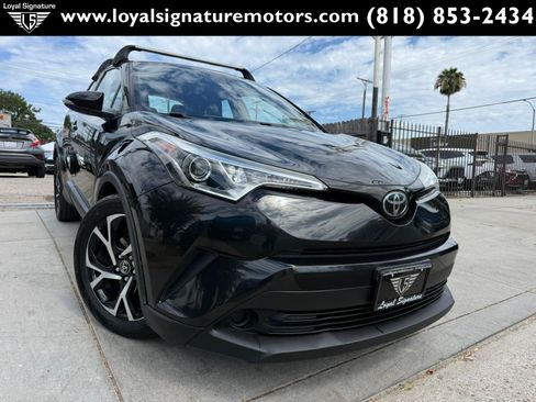 Used 2018 Toyota C-HR XLE FWD image 1