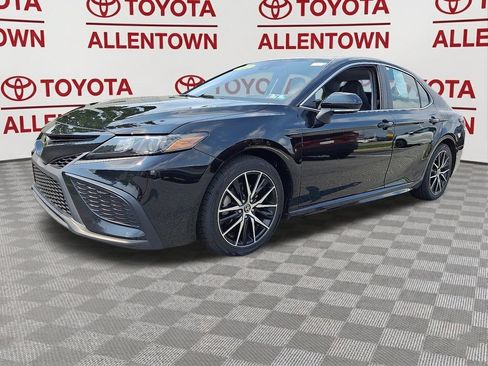 Used 2022 Toyota Camry SE FWD image 3