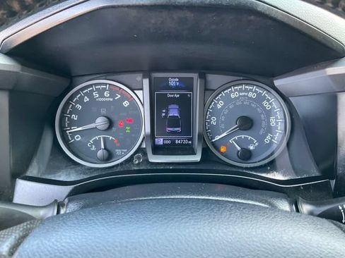 Used 2020 Toyota Tacoma TRD Off-Road w/ Technology Package AWD/4WD image 10