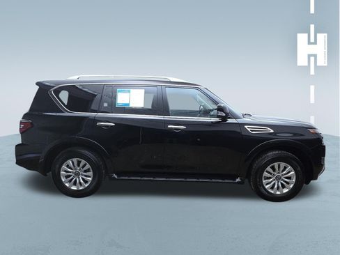 Used 2024 Nissan Armada SV AWD/4WD image 3