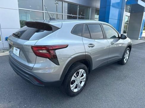 Used 2025 Chevrolet Trax LS w/ Driver Confidence Package FWD image 6