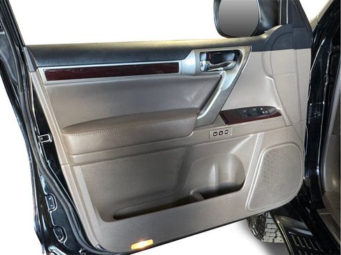 Used 2017 Lexus GX 460 Premium w/ Premium Package AWD/4WD image 21