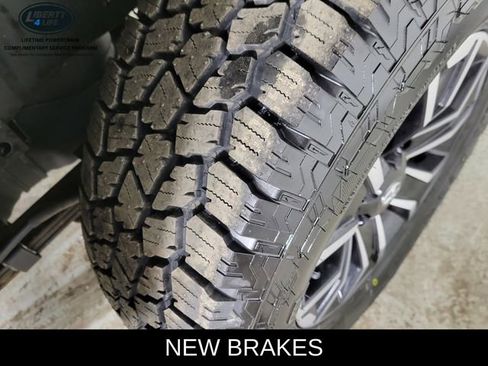 Used 2022 Toyota Tacoma TRD Sport w/ Technology Package image 11