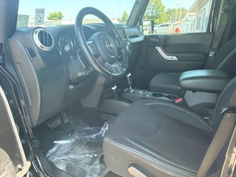 Used 2018 Jeep Wrangler Unlimited Sahara AWD/4WD image 18