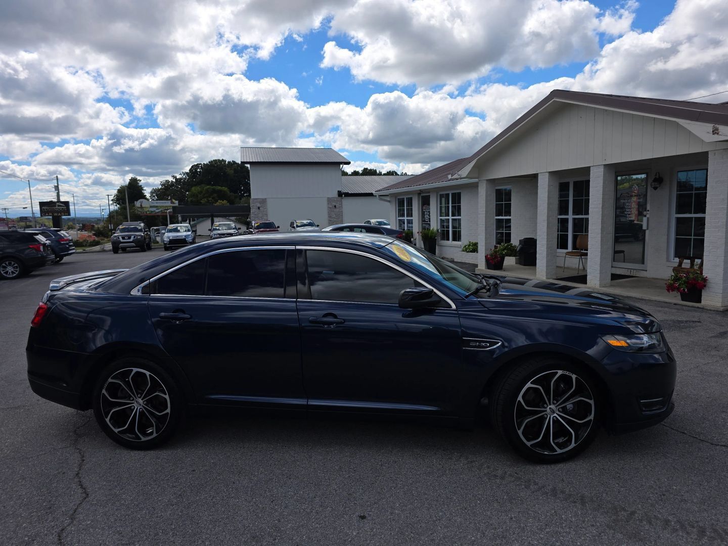 Used 2016 Ford Taurus SHO AWD/4WD image 3