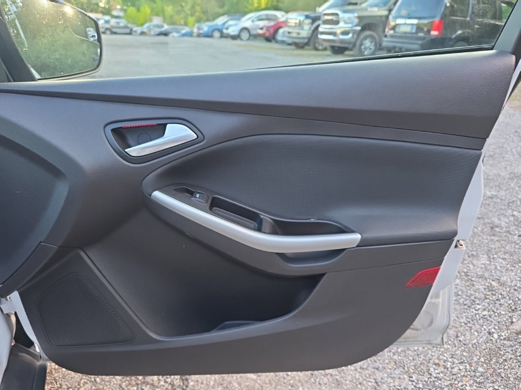 Used 2014 Ford Focus SE w/ Equipment Group 201A FWD image 20