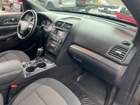 Used 2018 Ford Explorer XLT image 21