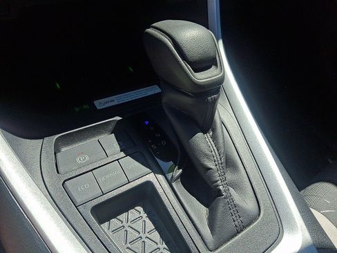 Used 2024 Toyota RAV4 XLE w/ Convenience Package FWD image 15