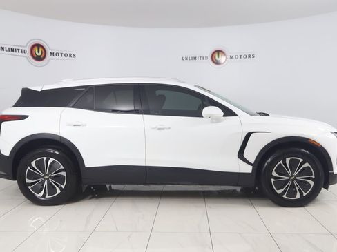 Used 2025 Chevrolet Blazer EV LT AWD/4WD image 2