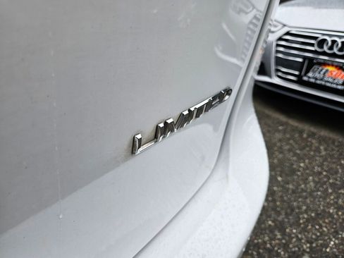 Used 2019 Chrysler Pacifica Limited image 17