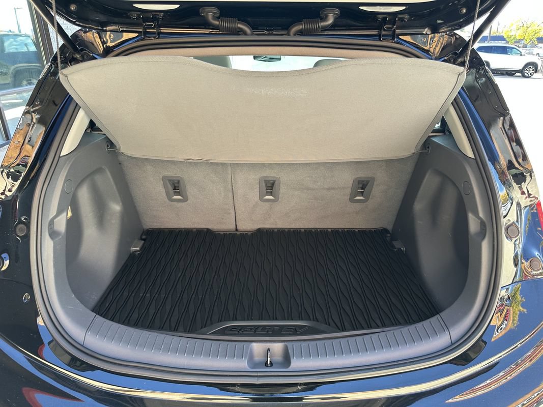 Used 2019 Chevrolet Bolt Premier w/ Infotainment Package FWD image 36