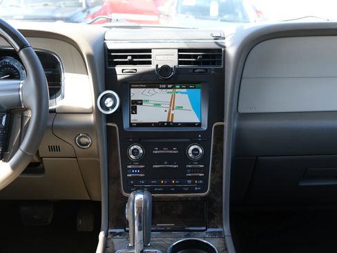 Used 2015 Lincoln Navigator 4WD image 30