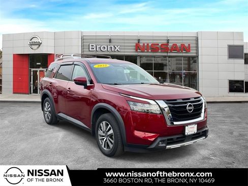Used 2022 Nissan Pathfinder SL image 1
