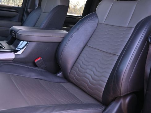 Used 2025 Chevrolet Silverado 2500 ZR2 w/ Technology Package image 17