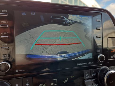 Used 2022 Toyota Highlander XLE image 29