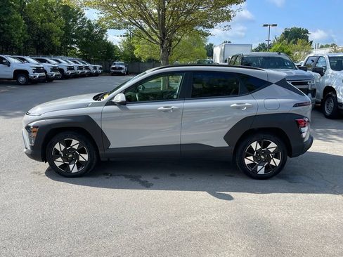 Used 2025 Hyundai Kona SEL FWD image 4