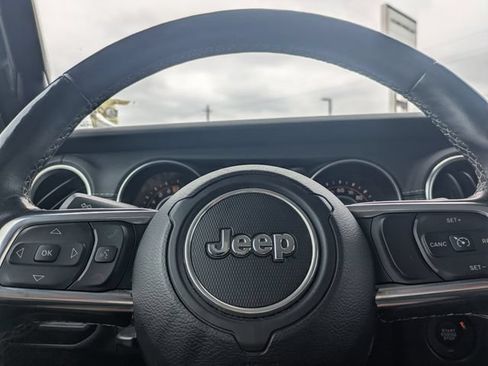 Used 2020 Jeep Gladiator Overland AWD/4WD image 32