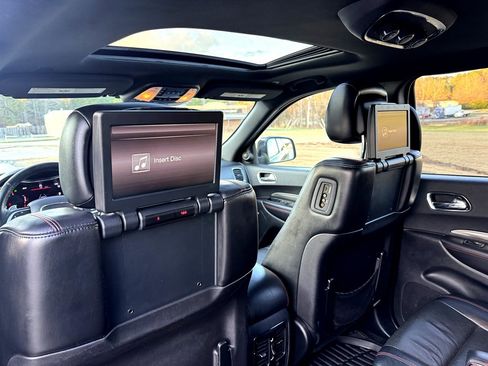 Used 2017 Dodge Durango R/T w/ Technology Group image 4