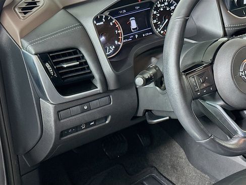 Used 2023 Nissan Rogue SL w/ SL Premium Package image 17