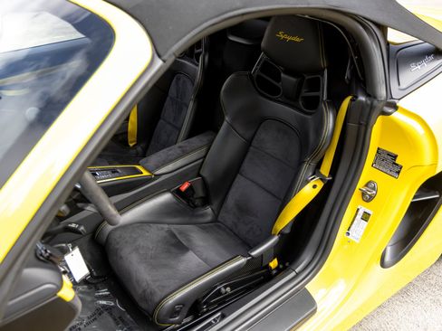 Certified 2016 Porsche Boxster Spyder RWD image 5