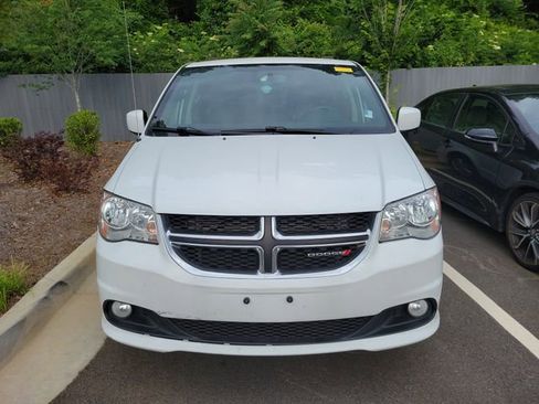 Used 2018 Dodge Grand Caravan SXT FWD image 2