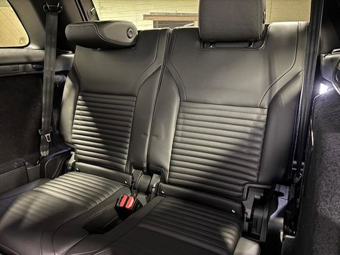 New 2026 Land Rover Discovery Limited Edition image 26